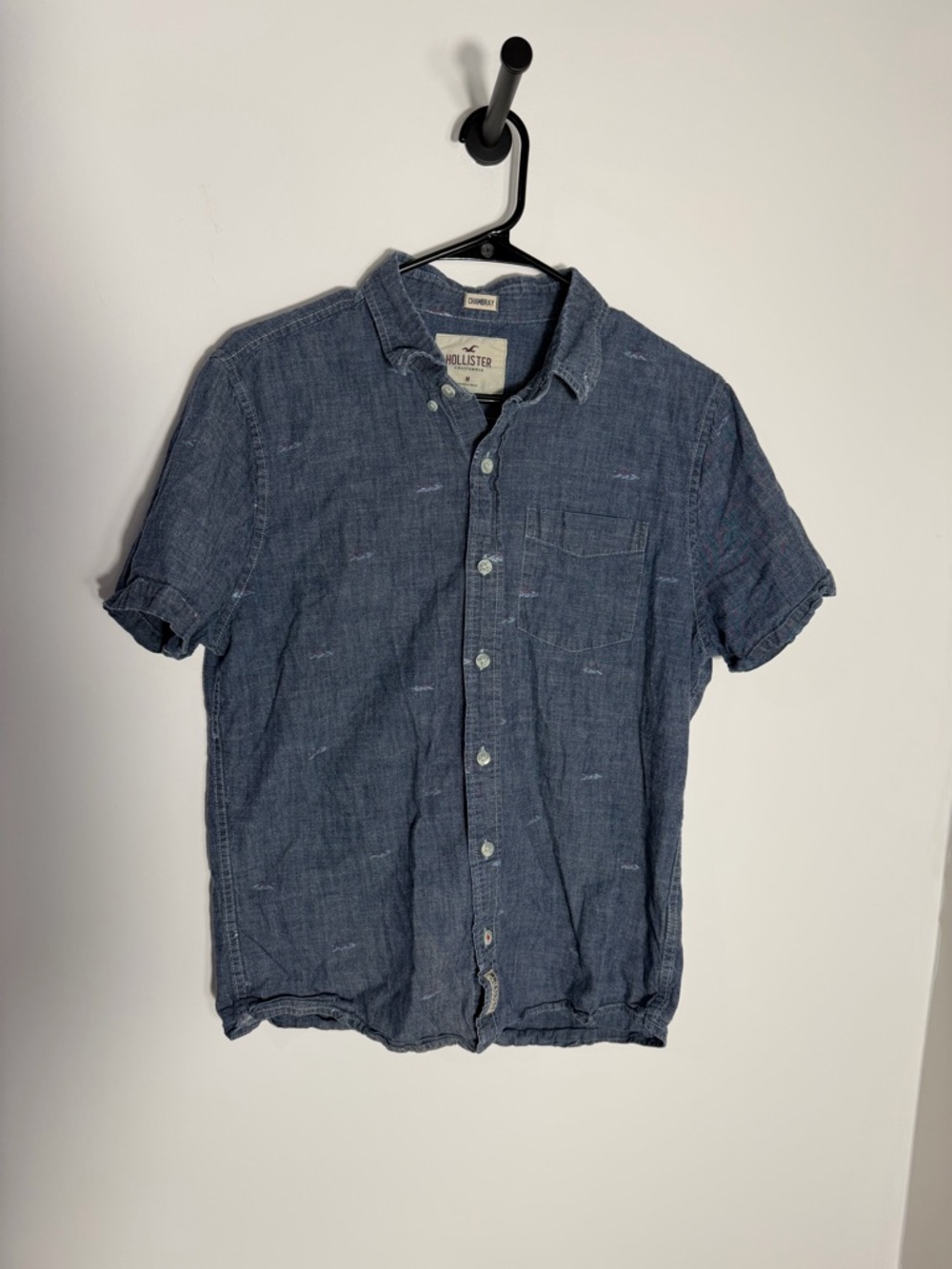Hollister Men's Short-Sleeve Chambray Button-Down Shirt - Denim Blue